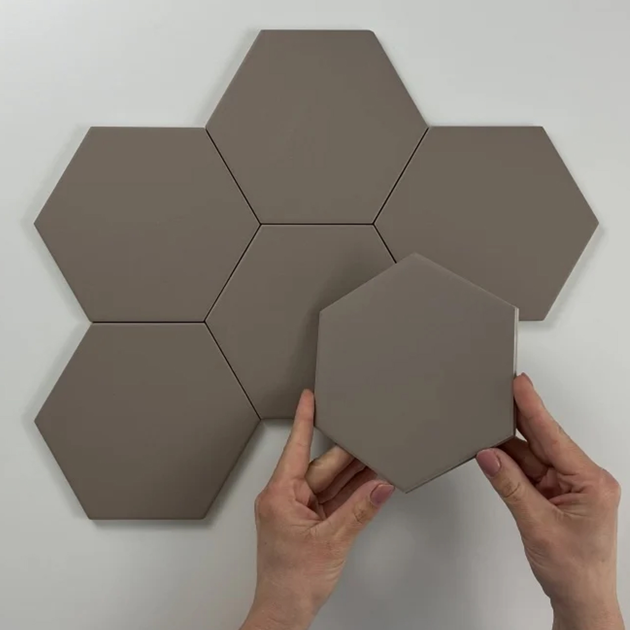 Cifre Ceramica Hexagon Timeless Taupe mat 15x17cm